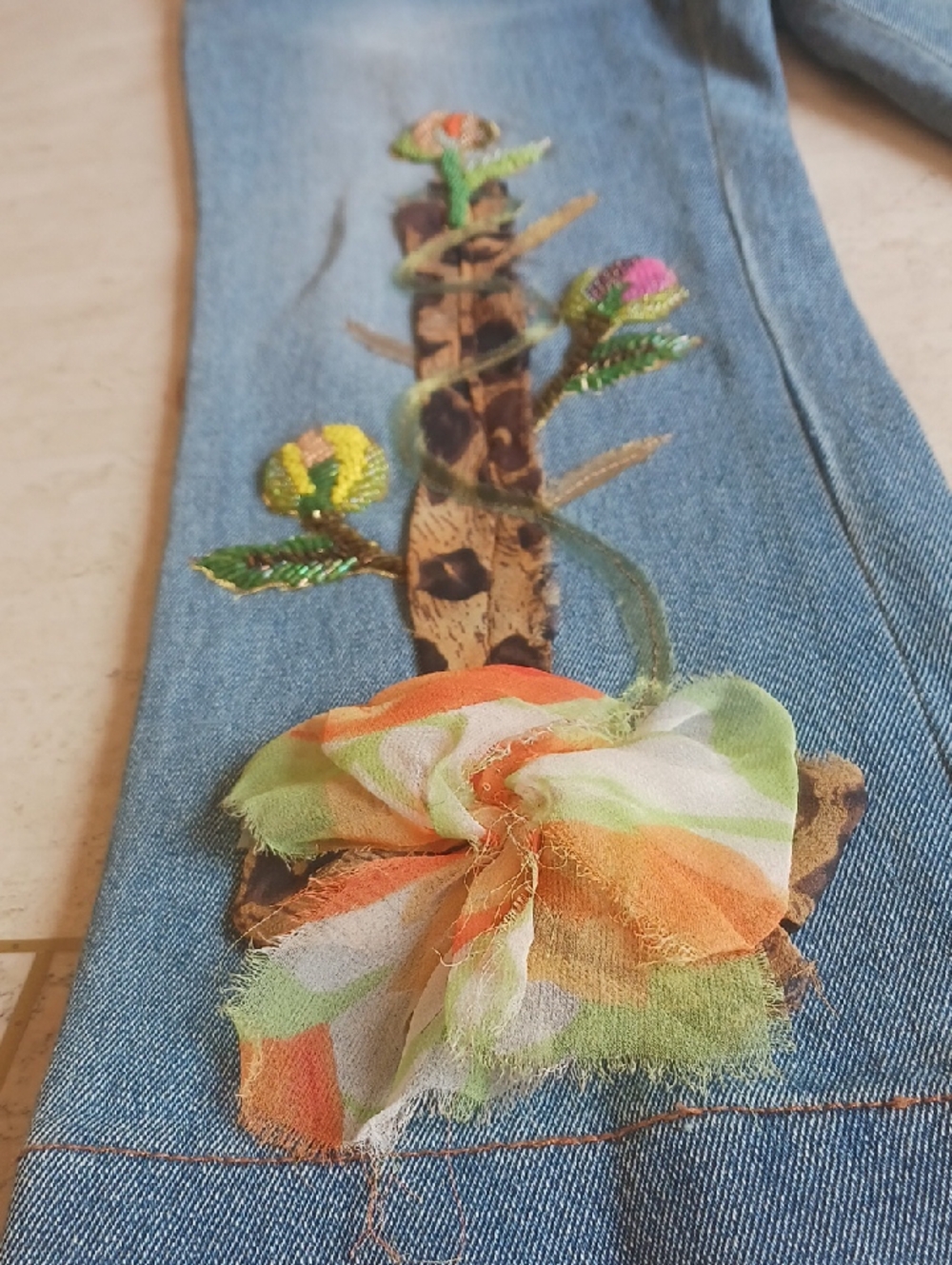 Vintage (store-Cache) Jeans with floral beaded design,...size 0..."NEW" VINTAGE - Picture 2 of 15
